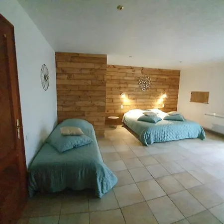 ベッド・アンド・ブレックファスト Auverg'nature Combrailles