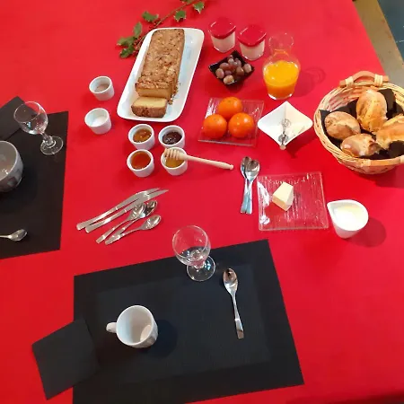 ベッド・アンド・ブレックファスト Auverg'nature Combrailles