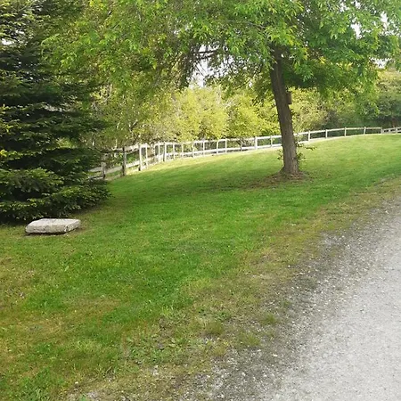 ベッド・アンド・ブレックファスト Auverg'nature Combrailles